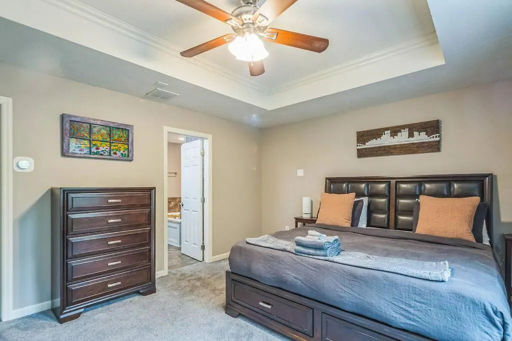 Casa de Férias Modern 3-Bed Home With Game Room And Deck Pittsburgh