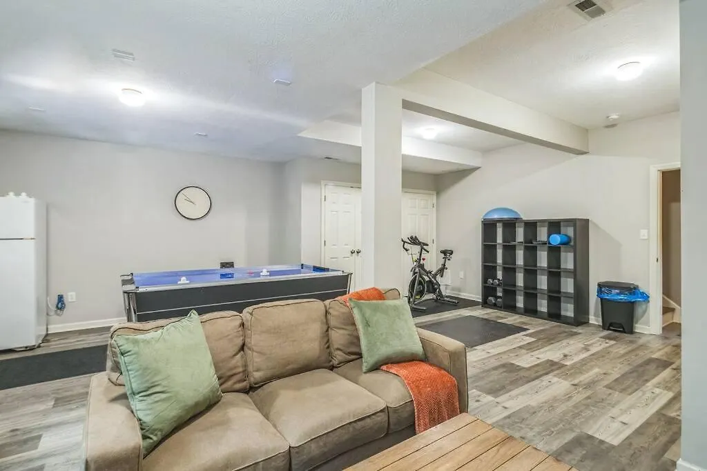 Modern 3-Bed Home With Game Room And Deck Pittsburgh Casa de Férias